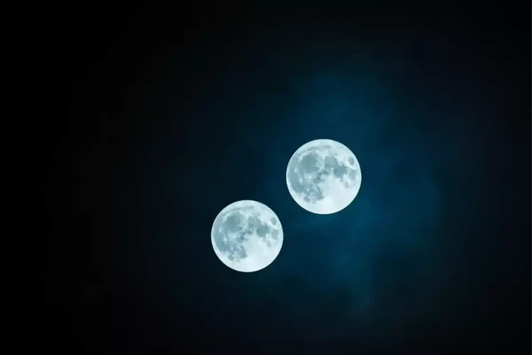 Two Moons In Dreams: A Symbolic Overview